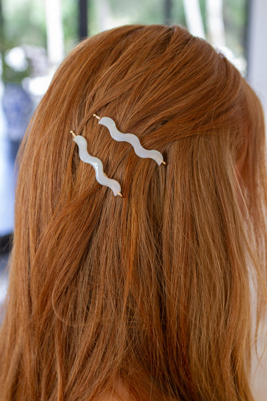 Sleek Waves Hair Clip Set in White Tortoise